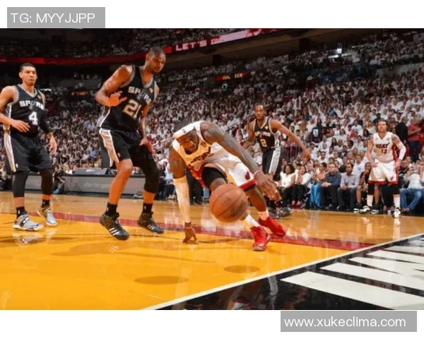 2014年总决赛第二场马刺与热火的激烈对决回顾与精彩瞬间分析