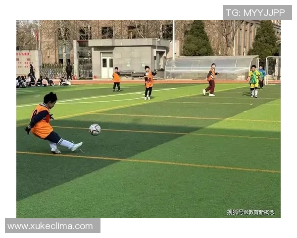 东方小学足球队奋勇争先展风采校园足球文化蓬勃发展助力孩子们健康成长 东方小学足球队奋勇争先展风采校园足球文化蓬勃发展助力孩子们健康成长